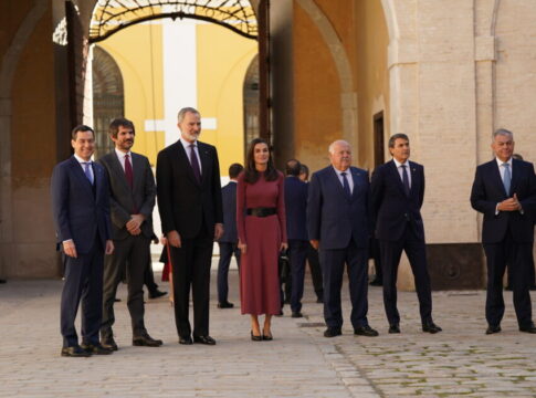 Moreno destaca el compromiso de Andalucía con el arte y anima a mantener viva la cultura