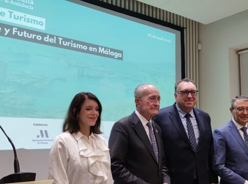 Salado insiste en el foro “Presente y Futuro del Turismo en Málaga” en la necesidad de hacer pedagogía de los importantes beneficios de la actividad turística para la Costa del Sol