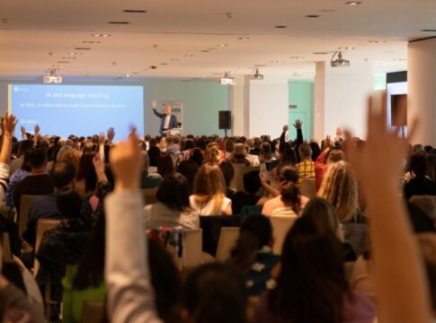 El sector de idiomas, reunido en Sevilla por ACEIA, apuesta por el uso de la IA en sus escuelas