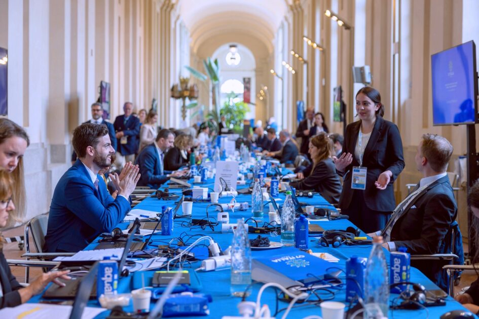Las reuniones del G7 contarán con agua en brick sostenible de la malagueña Ly Company