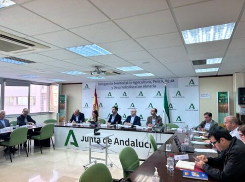 La Junta se reúne con Hortyfruta para avanzar en la gestión de los residuos plásticos agrícolas