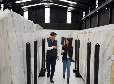 Orion Stone Group exporta productos de piedra natural desde Macael a tres continentes