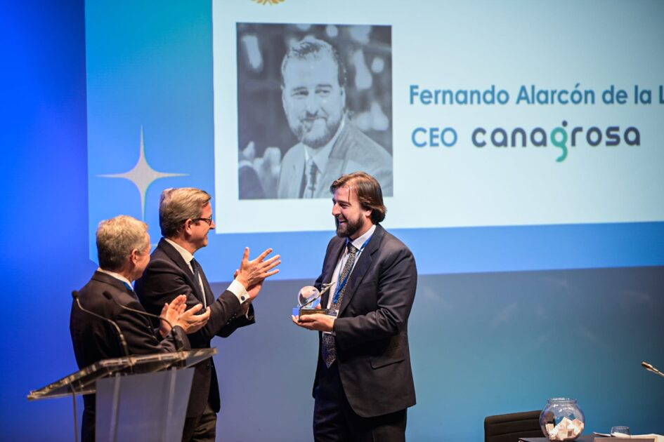 Fernando Alarcón de la Lastra, CEO de Canagrosa, recibe el premio “Directivo Aeroespacial 2024” en Andalucía