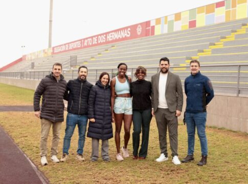 Aauri Bokesa visita Dos Hermanas de la mano de AOKlabs