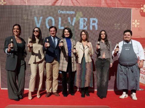 Cruzcampo presenta "Volver", su cerveza de Navidad con fin social
