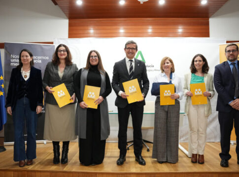 Junta y cuatro asociaciones acuerdan colaborar para visibilizar a la mujer en la industria y la minería