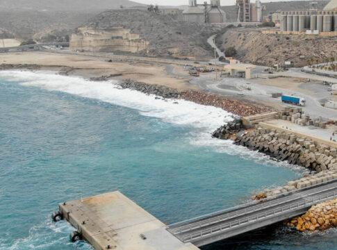 La APA invertirá 2,5 millones de euros en reparar la costa y el vial de acceso al Puerto de Carboneras