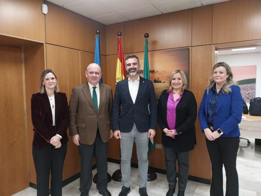 La Junta se compromete a mantener la senda de colaboración con la red de Cámaras de Comercio