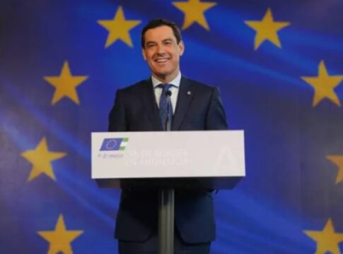 El PPE propondrá a Juanma Moreno como candidato a presidir el Comité de las Regiones de la UE