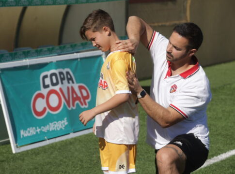 Copa COVAP y Fisioterapeutas de Andalucía recomiendan el deporte en la infancia para prevenir dolores de espalda provocados por los hábitos sedentarios que adoptan 9 de cada 10 menores