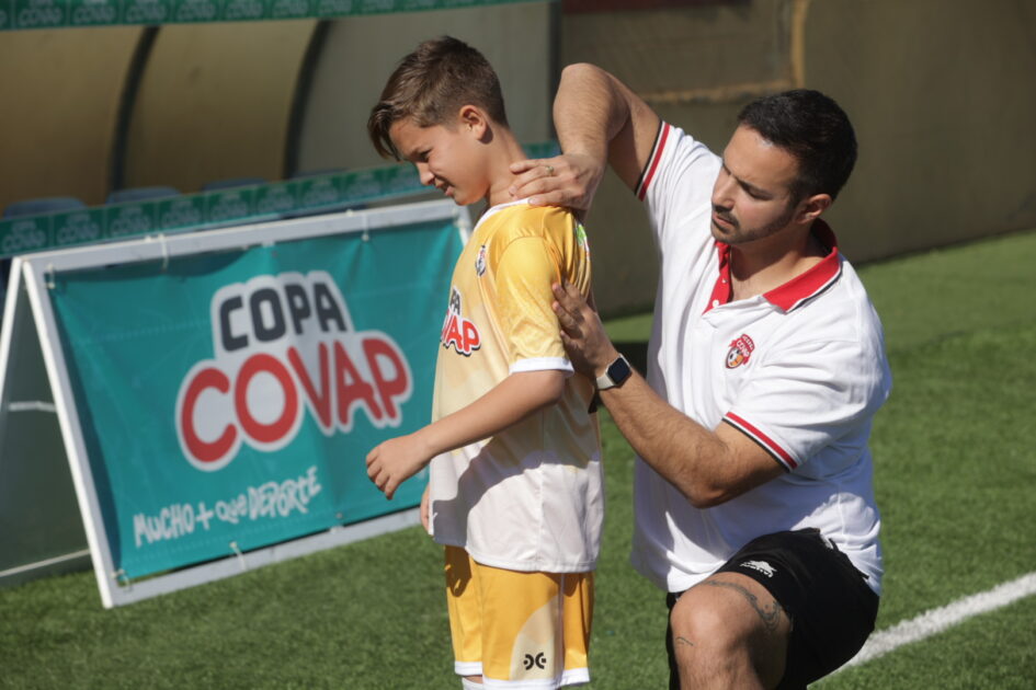 Copa COVAP y Fisioterapeutas de Andalucía recomiendan el deporte en la infancia para prevenir dolores de espalda provocados por los hábitos sedentarios que adoptan 9 de cada 10 menores