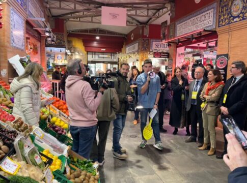 Blanco subraya, en el Día del Comercio, el carácter estratégico del sector, con unos 125.000 millones de negocio en Andalucía