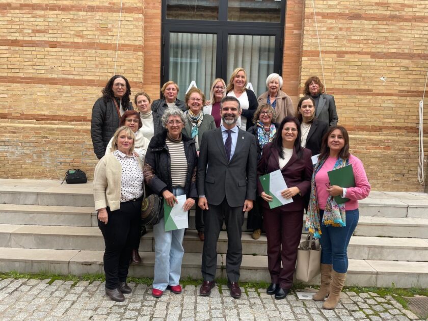 Junta avanza de la mano del tejido asociativo en la normativa que regulará la Mesa de Mujeres Rurales y del Mar