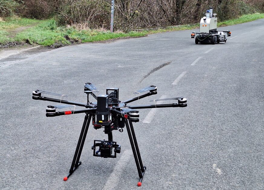 CATEC desarrolla un dron para un vehículo autónomo diseñado para el mantenimiento de carreteras con Inteligencia Artificial
