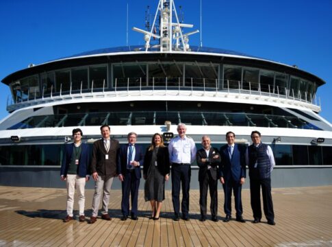 El Puerto de Sevilla recibe por primera vez al crucero de expedición Seabourn Venture