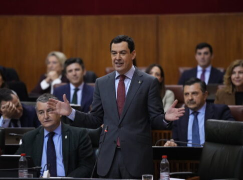 Moreno defiende los avances que se han logrado en materia de igualdad en Andalucía y aboga por luchar ante cualquier discriminación