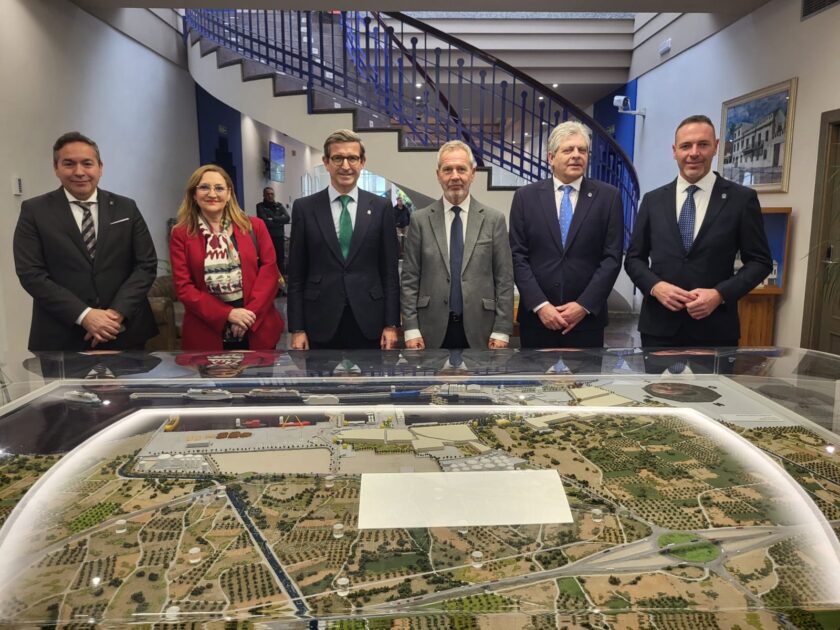 La Junta pone en valor la apuesta del Puerto de Motril por la descarbonización y las renovables