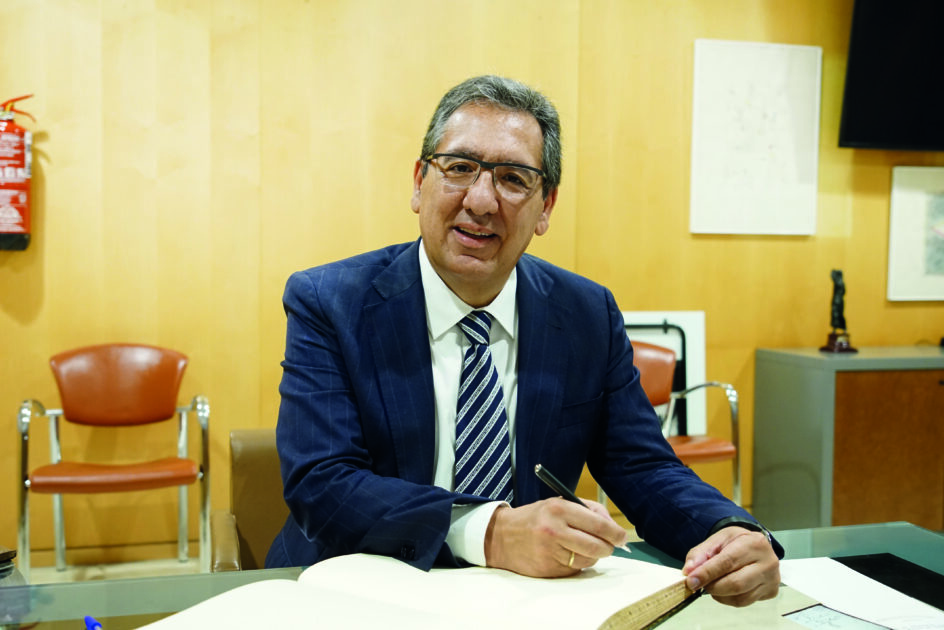 Antonio Pulido recibe el Premio Tribuna de Honor en los Premios Tribuna de Andalucía 2026