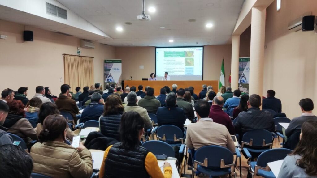 La Junta informa al sector andaluz sobre estrategias de control de plagas en explotaciones de cítricos