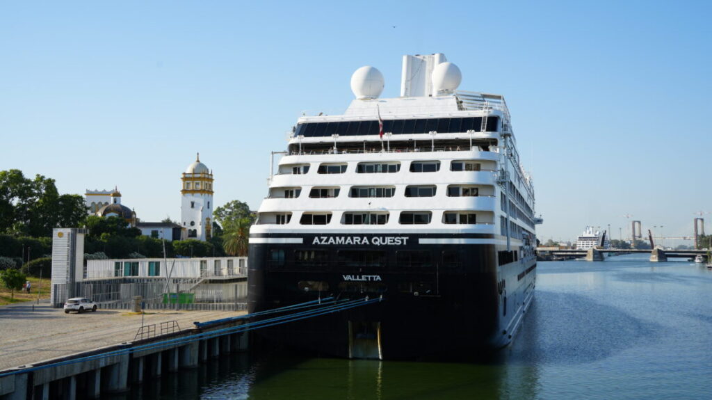 El Puerto de Sevilla inaugura la temporada de cruceros con la llegada del Azamara Quest