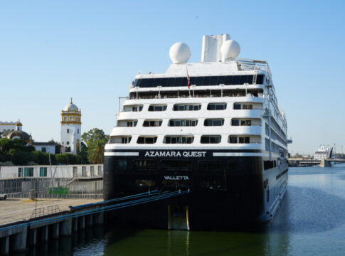 El Puerto de Sevilla inaugura la temporada de cruceros con la llegada del Azamara Quest