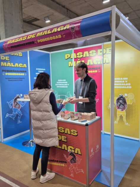 El Consejo Regulador reivindica el consumo de la uva pasa malagueña para la práctica deportiva en la Totalenergy Media Maratón de Málaga