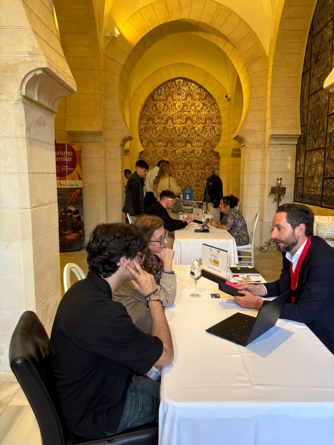 La Diputación de Sevilla refuerza la promoción turística de la provincia en el mercado andaluz con un encuentro profesional en Cádiz