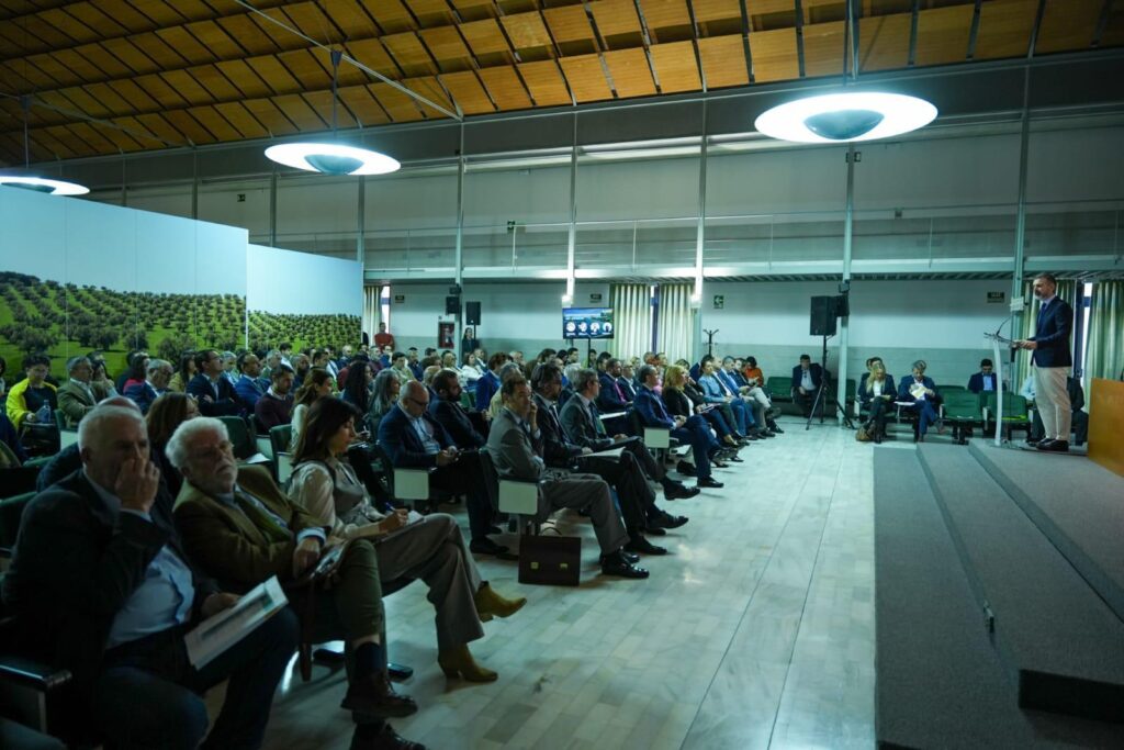 Agricultura e Industria defienden la compatibilidad de la actividad agraria con el desarrollo de las energías renovables
