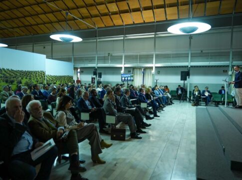 Agricultura e Industria defienden la compatibilidad de la actividad agraria con el desarrollo de las energías renovables