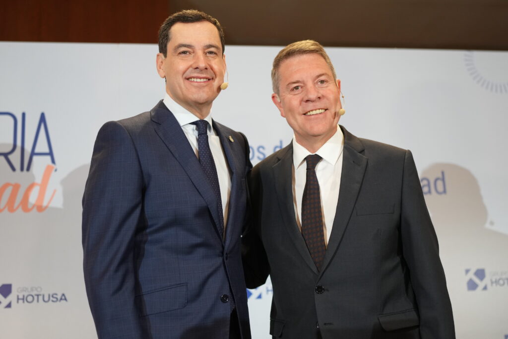 Moreno apuesta por un turismo sostenible como motor económico y social y destaca su impacto en Andalucía alcanzando en 2024 los 30.000 millones