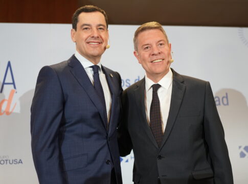 Moreno apuesta por un turismo sostenible como motor económico y social y destaca su impacto en Andalucía alcanzando en 2024 los 30.000 millones