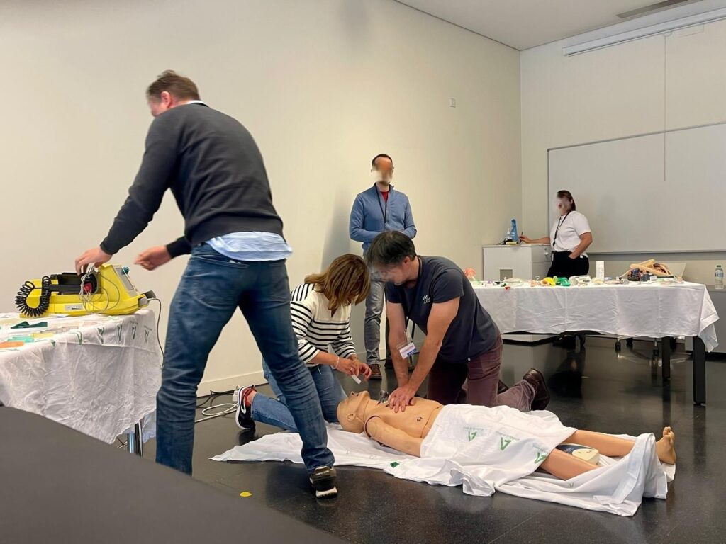 La Facultad de Medicina de Granada acogió un curso de formación continuada de 'Instructor en Soporte Vital Avanzado' organizado por SAMIUC