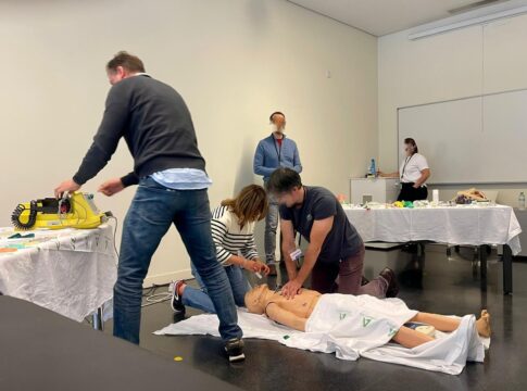 La Facultad de Medicina de Granada acogió un curso de formación continuada de 'Instructor en Soporte Vital Avanzado' organizado por SAMIUC