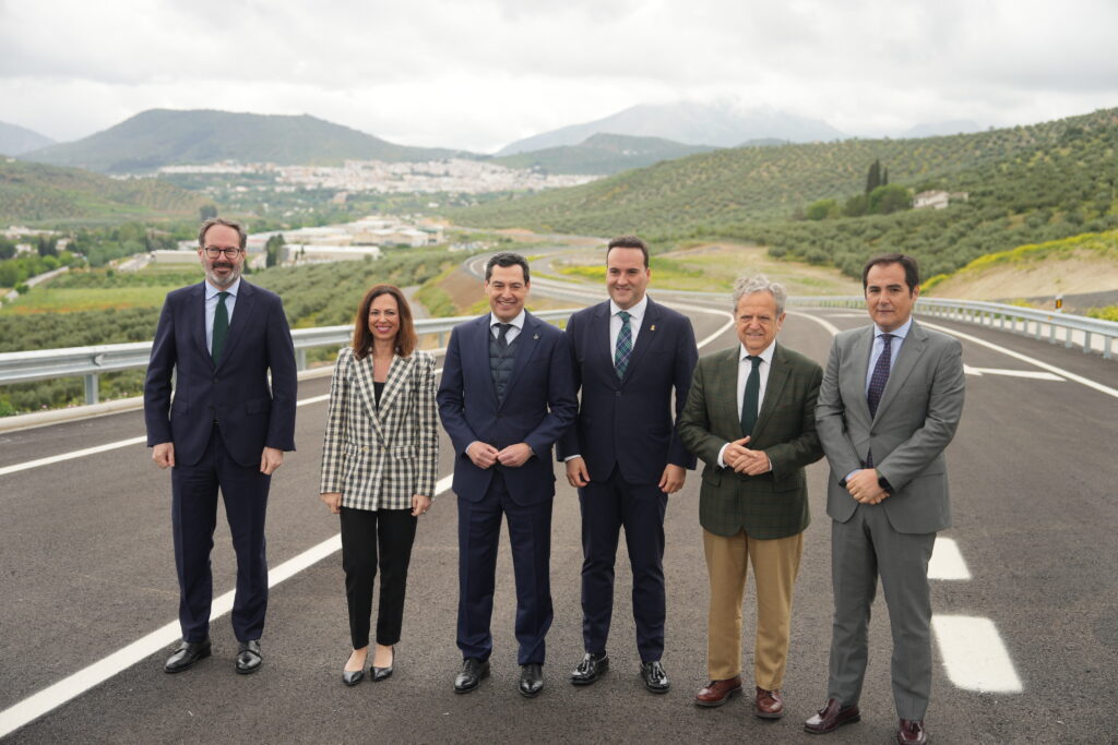 Moreno inaugura la variante de las Angosturas en la A-333 que contribuye al desarrollo económico y turístico de Priego de Córdoba