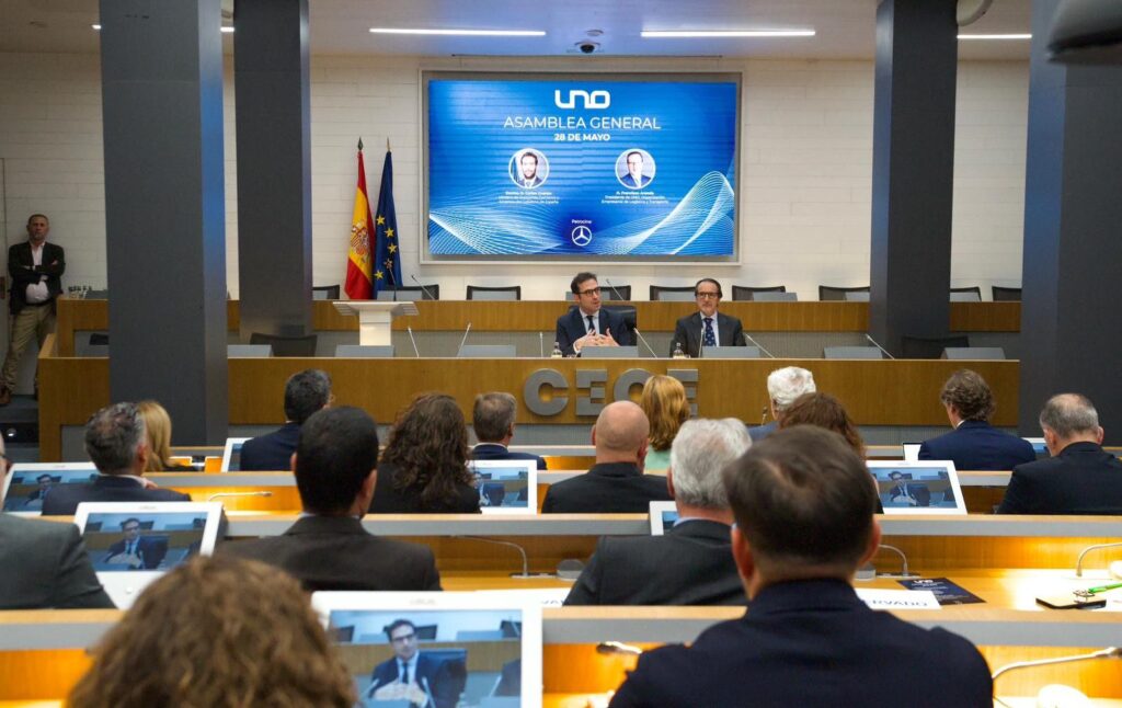 El ministro Cuerpo clausura la Asamblea de UNO y reafirma su compromiso con la competitividad del sector logístico