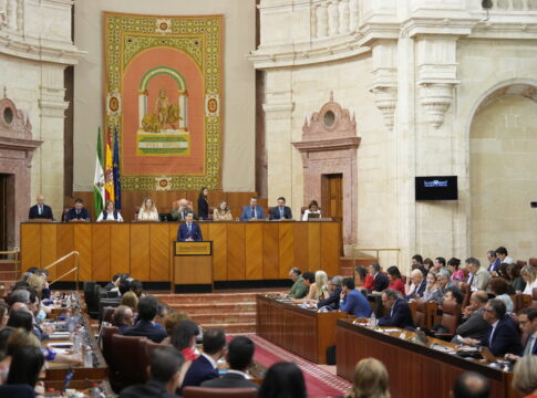 Moreno afirma que Andalucía apuesta por la estabilidad y el diálogo frente al caos, el populismo y la mala gestión