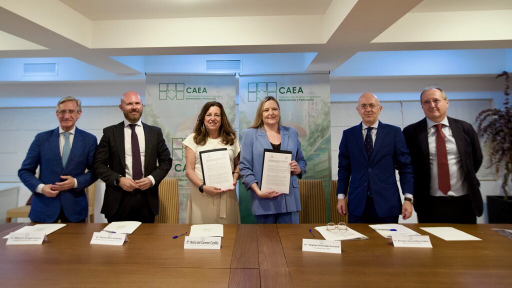 CAEA y la Junta de Andalucía firman un protocolo para impulsar la FP en las empresas del sector comercial