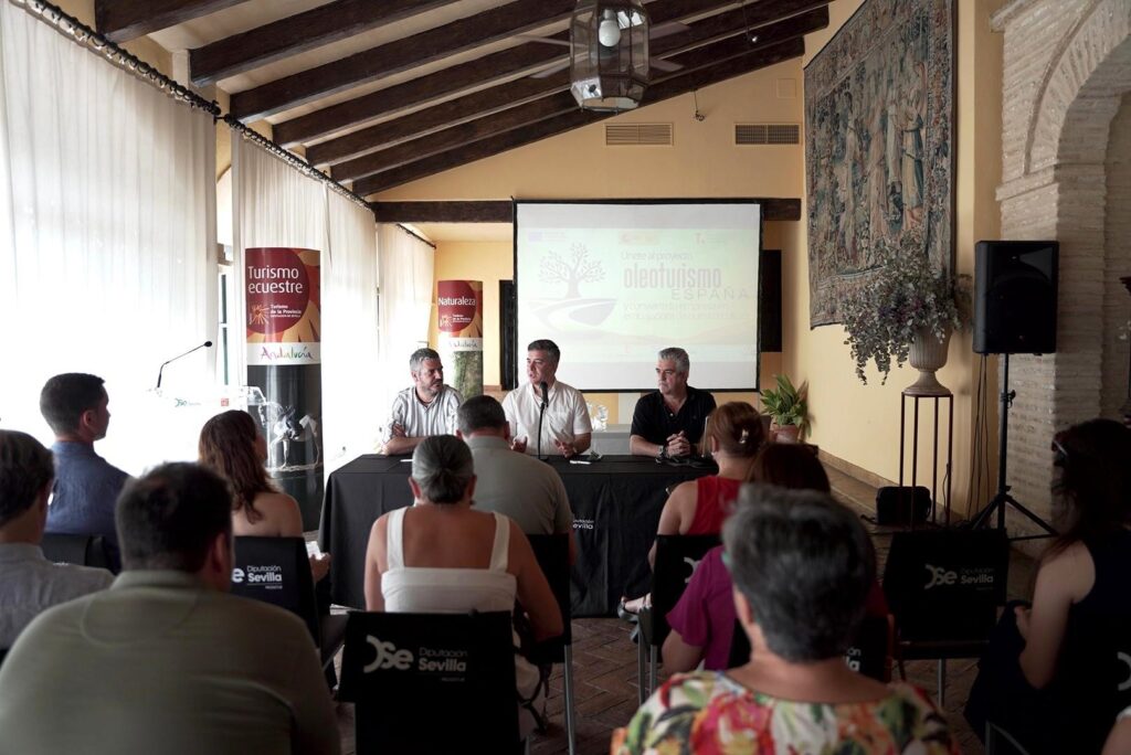 Prodetur organiza unas jornadas para difundir el proyecto "Oleoturismo España" entre las empresas y entidades vinculadas al sector en la provincia