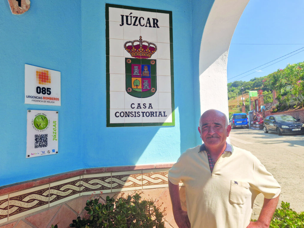 Alfredo Oballe: “A Júzcar vienen turistas de todo el mundo”