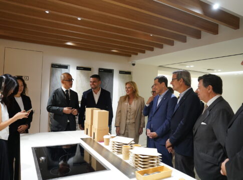 Moreno sobre su viaje a Japón: “El objetivo es estrechar lazos para que Andalucía pueda mostrar su capacidad y proyección económica en el país asiático”