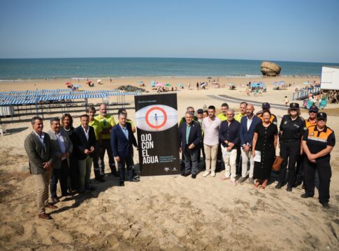La EMA presenta una campaña para prevenir este verano ahogamientos en las zonas de baño