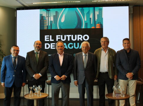 La Cámara de Comercio de Sevilla organiza junto a Emasesa, Hidralia y Aljarafesa una jornada, patrocinada por Adymar, para debatir sobre “El futuro del agua”.