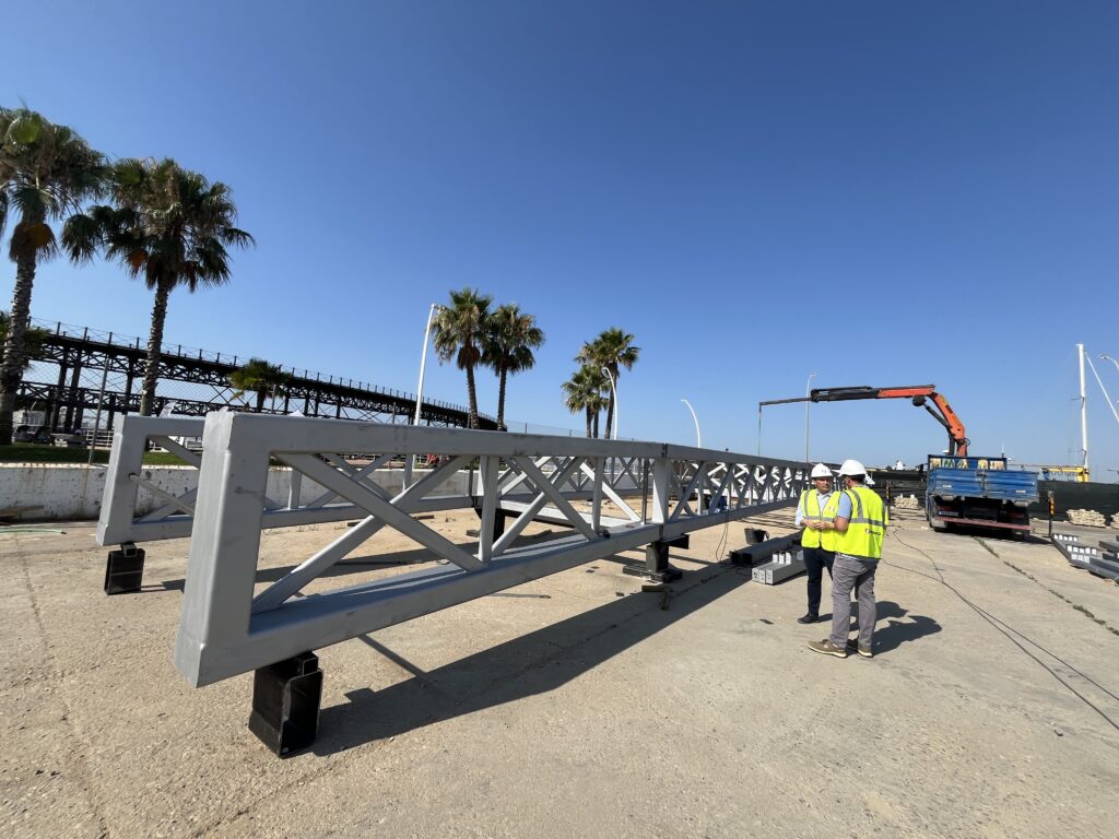 El Puerto de Huelva continúa avanzando en la ejecución de las obras de unión del Muelle de Río Tinto tras la llegada de la estructura metálica