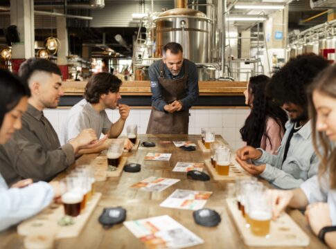 La Fábrica de Cruzcampo en Málaga ofrece una experiencia cervecera especial, por tan sólo 5 euros, para celebrar el Día Internacional de la Cerveza