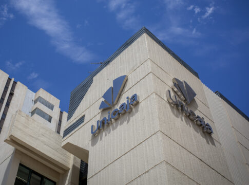 Unicaja apoya a los afectados por los incendios forestales con una línea especial de financiación al 0% de interés