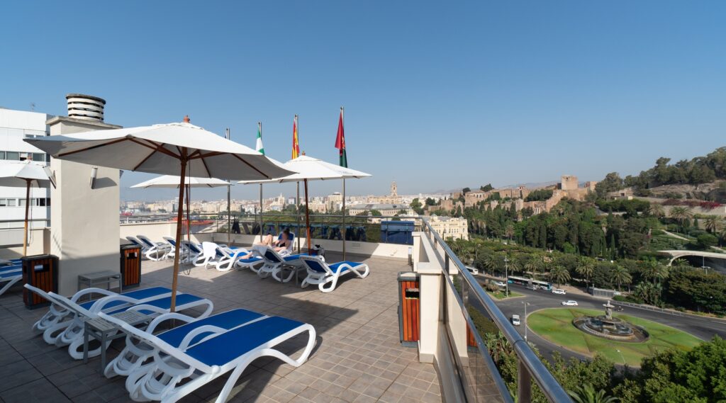 Málaga contará con una ocupación hotelera cercana al 90% durante la feria de agosto, dos puntos por debajo de 2024