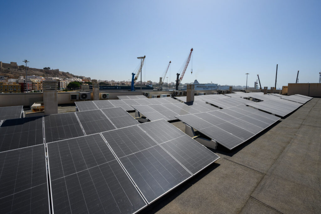 El Puerto de Almería instala una planta solar fotovoltaica para autoconsumo en el PCF