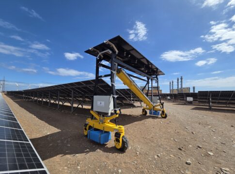 2GF SOLUTIONS innova en la limpieza de plantas solares con robots diseñados a medida