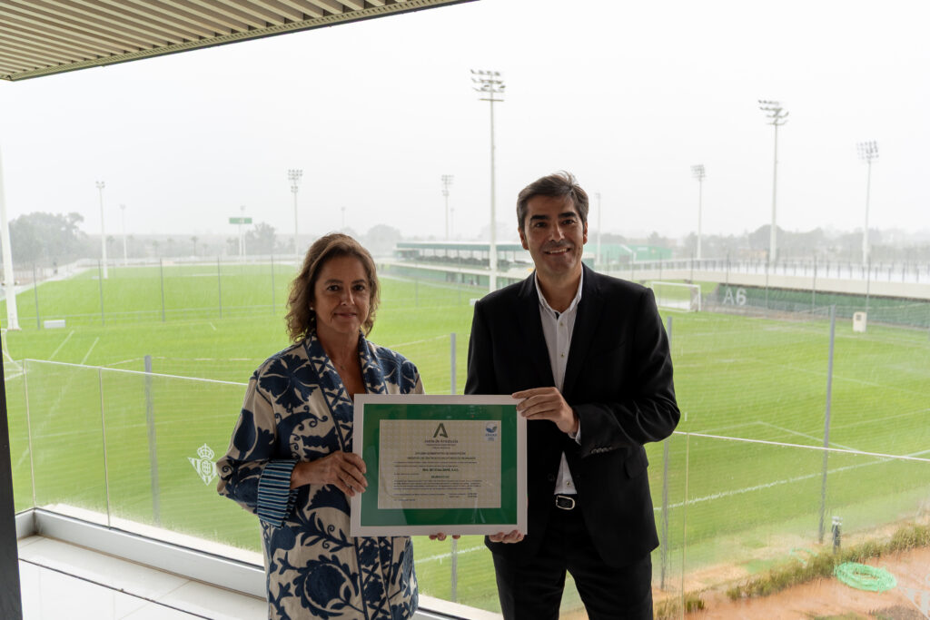 La Junta y el Real Betis suman esfuerzos en sostenibilidad y gestión medioambiental para una Andalucía más verde