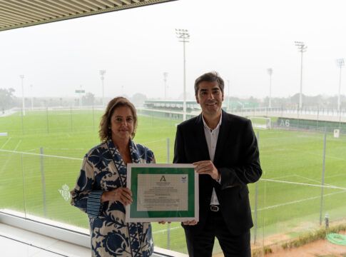 La Junta y el Real Betis suman esfuerzos en sostenibilidad y gestión medioambiental para una Andalucía más verde
